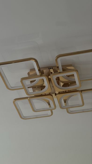 Срочно продам люстру