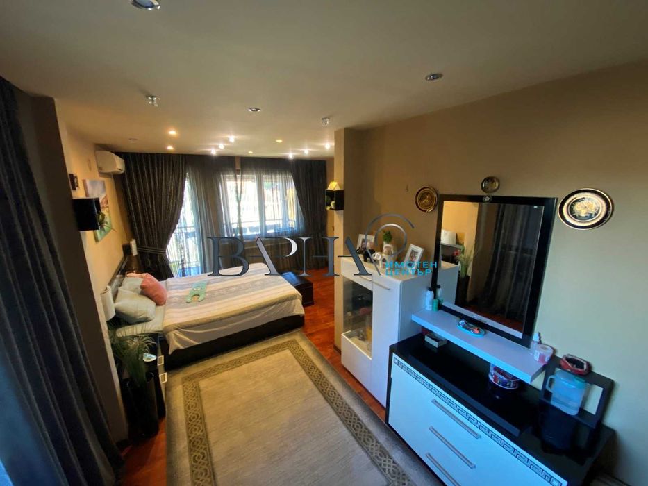 Обзаведена триетажна къща във Виница