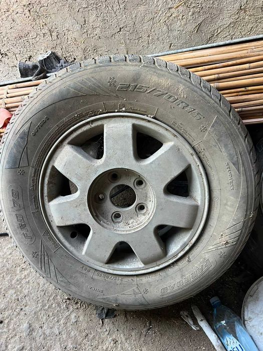 Диск с резиной от kia carnival 215/ 70/15
