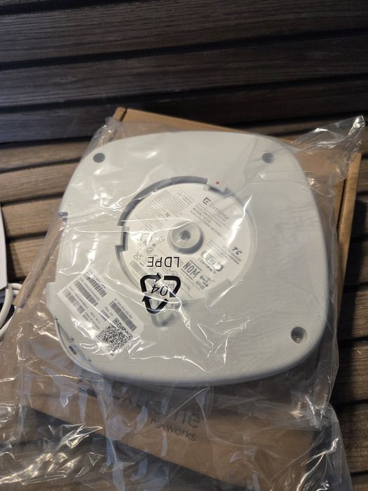 Access Point profesional/enterprise Extreme Networks AP4000-WW WiFi 6E 3.9Gbps – NOU complet