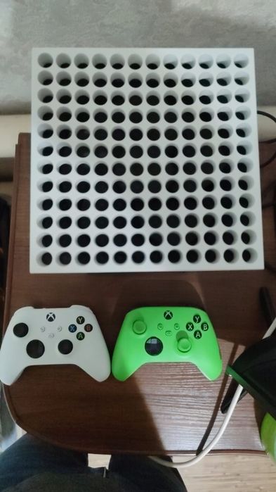 Продам Xbox Series X Digital edition (без дисковода)