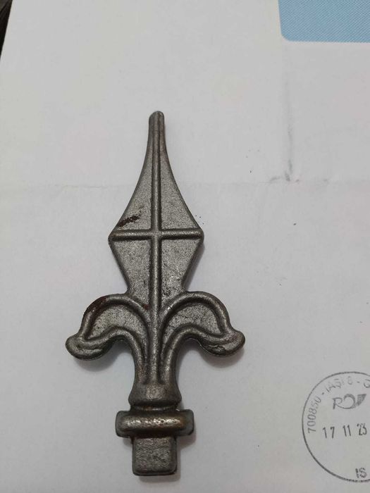 Material si ornamente pentru gard .