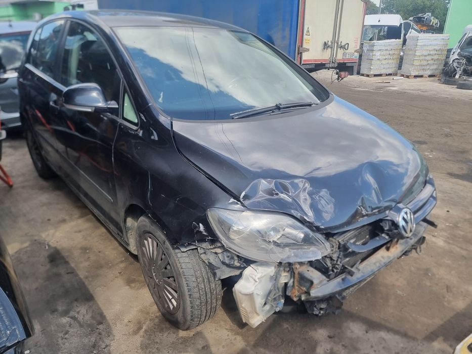 Carenaj roata stanga spate 5m0810971a Volkswagen Golf Plus 1 (2004 - 2009)