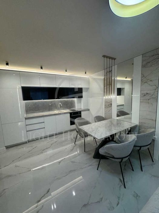 Продава се Тристаен апартамент в Пловдив, Остромила - 96 кв.м за 1190 €/кв.м - Снимка #1