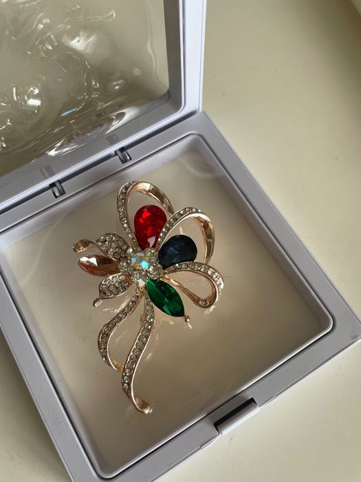 Брошки като бижута