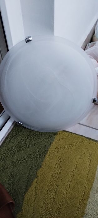 Lustra de vânzare și aplice