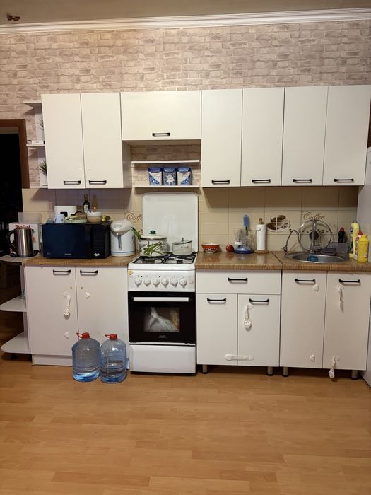 Продам кухонный гарнитур в хорошем состоянии