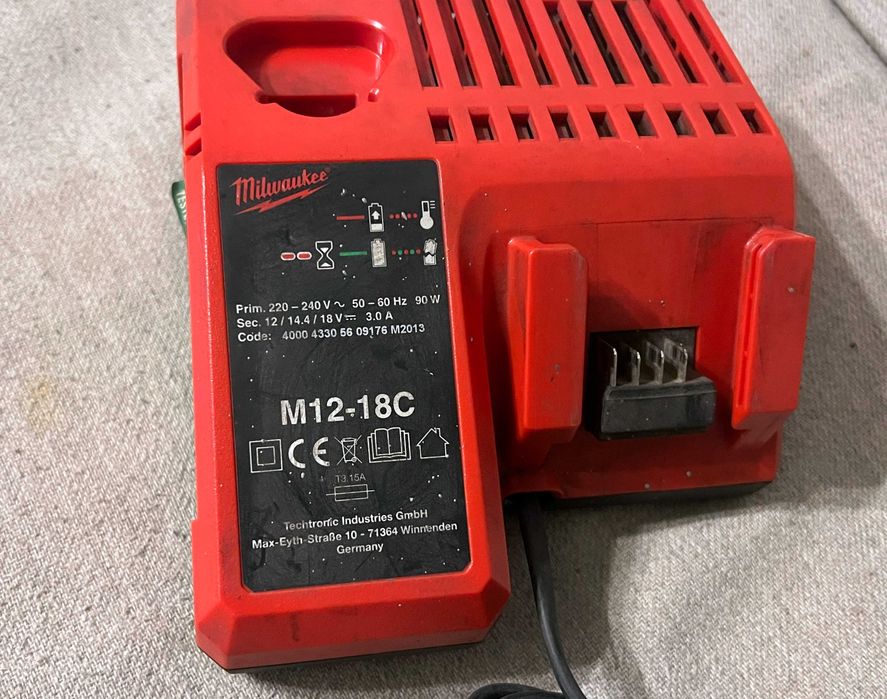 Incarcator Milwaukee M12-18C 12V 14.4V 18V defect piese