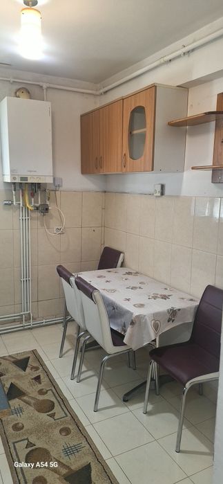 Proprietar vind  apartament cu 2 camere decomandat