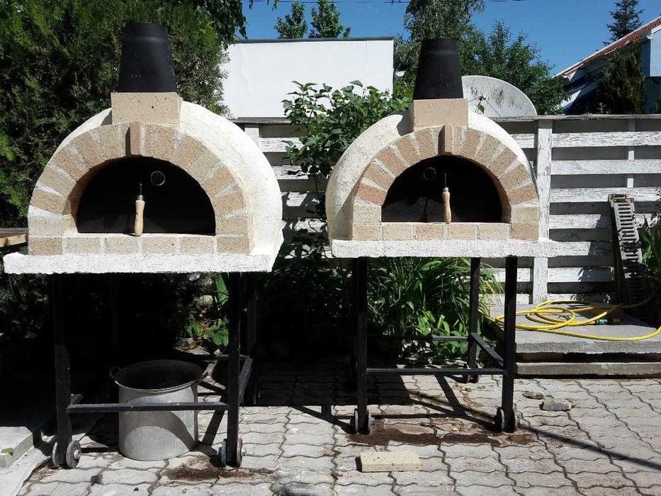 Cuptor mobil traditional cu vatra pe lemne pentru pizza, paine