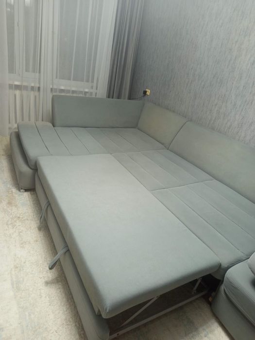 Продам диван 4-х метровый б/у