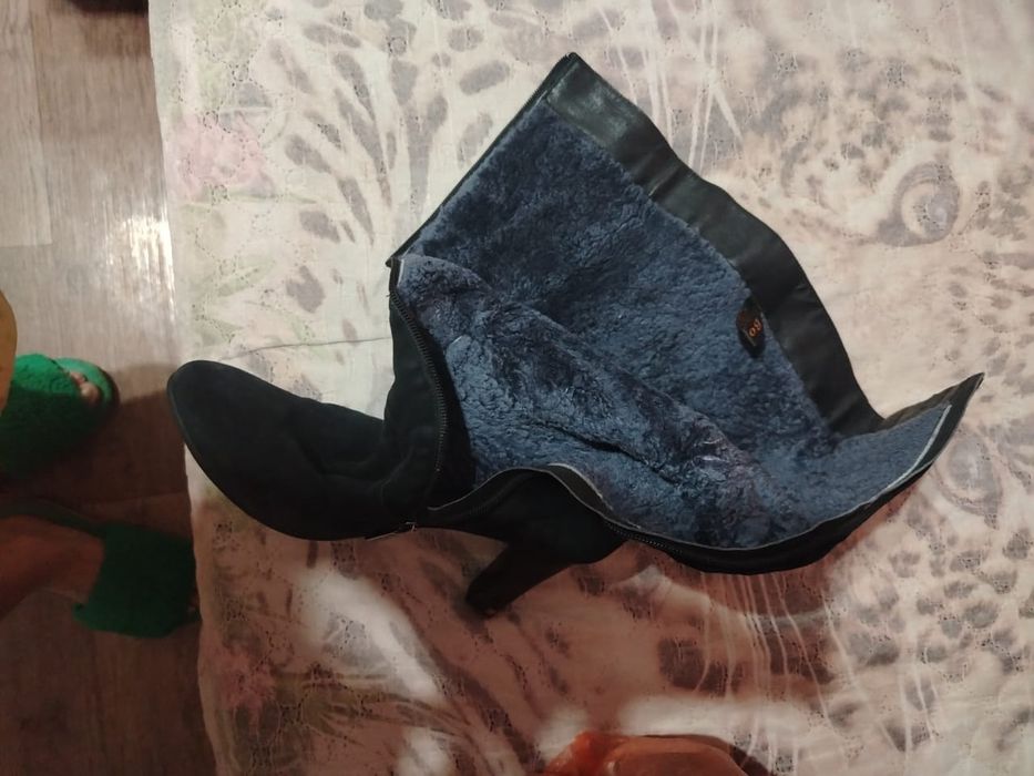 Отдам недорого шапка и сапоги