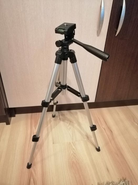 НОВ Универсален сгъваем статив за фотоапарат,камера,телефон