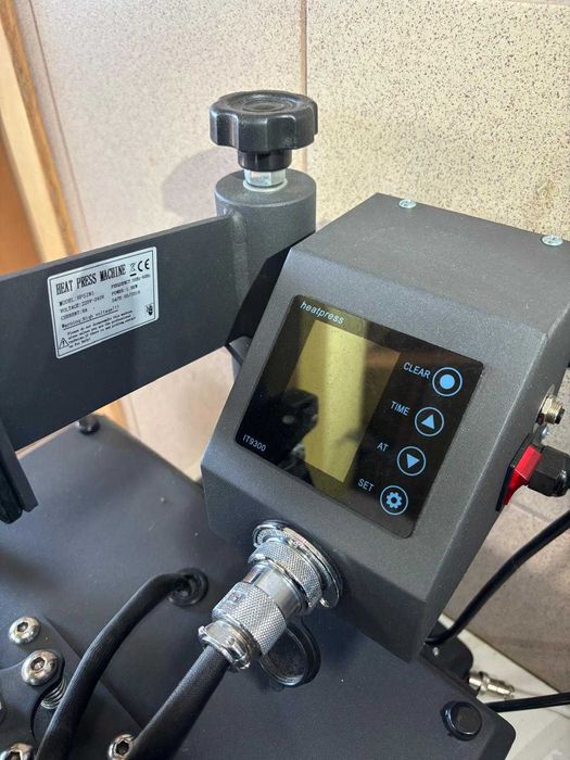 Presă termică 8 în 1 pentru personalizări textile și promoționale