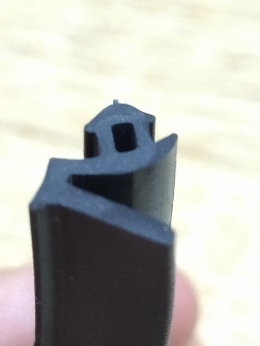 Уплотнительная резина.