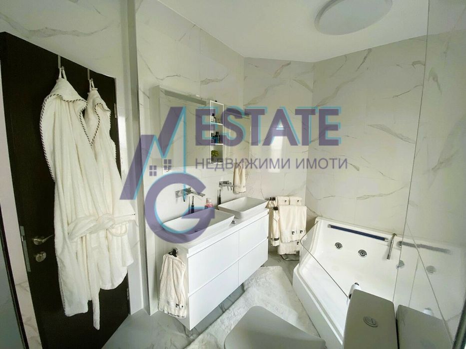 Двуетажна къща с две паркоместа в Сарафово, местност Лахана