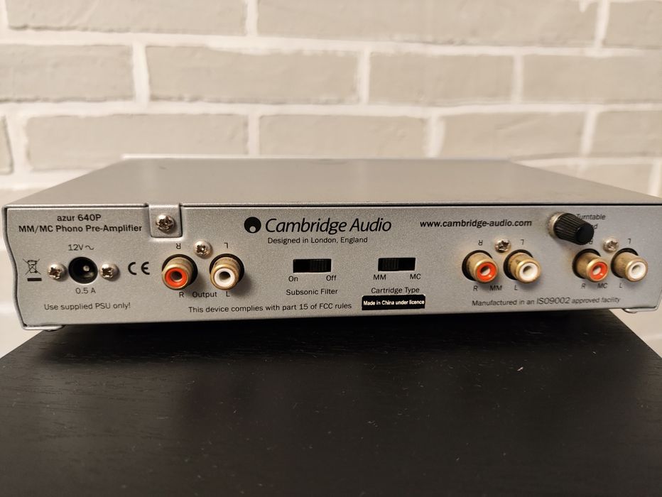 Фонокорректор Cambridge Audio 640P.