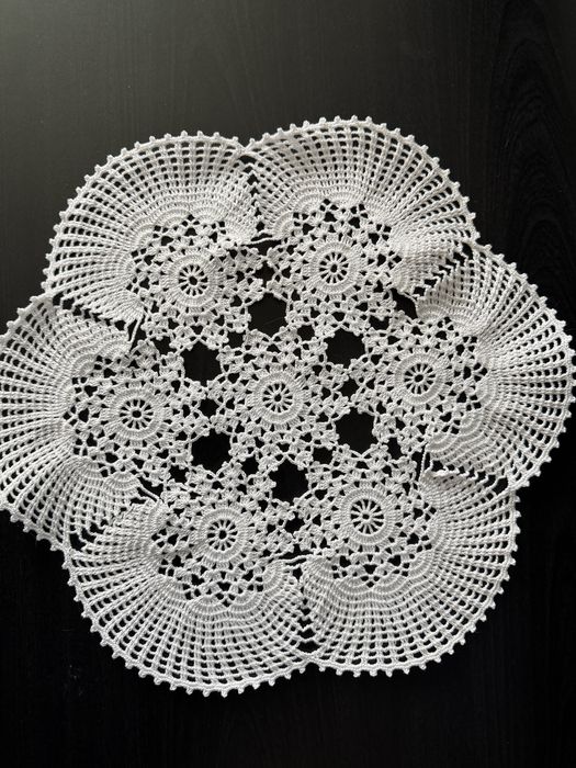 Ръчно плетено каре(малка покривка)