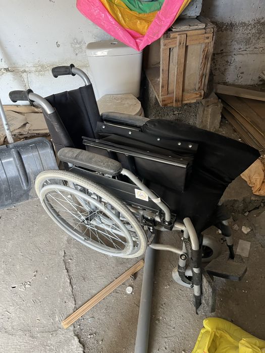 Продам инвалидную коляску
