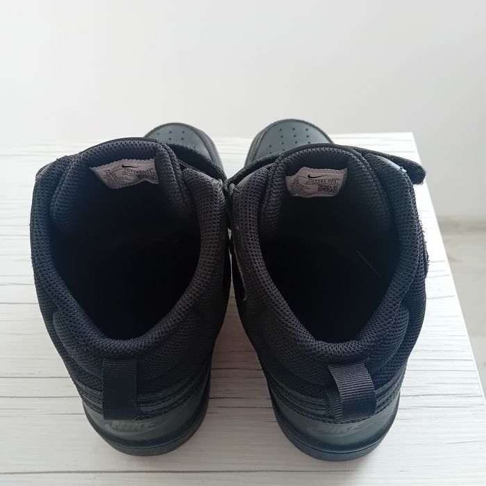 Маратонки тип боти на Nike