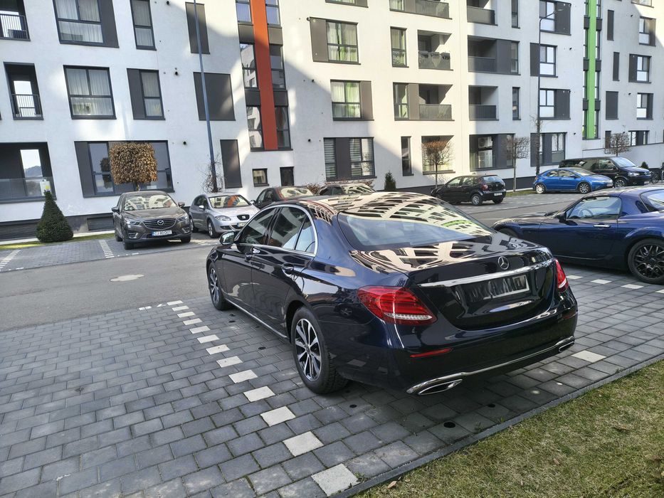 Mercedes-Benz E220d Exclusive / Avantgarde / Panoramic / Interior Bej