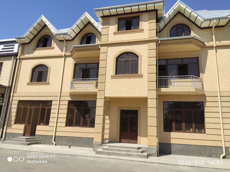 1 Akfa alumin va pilasmassa eshik romlar sizistagan turda.