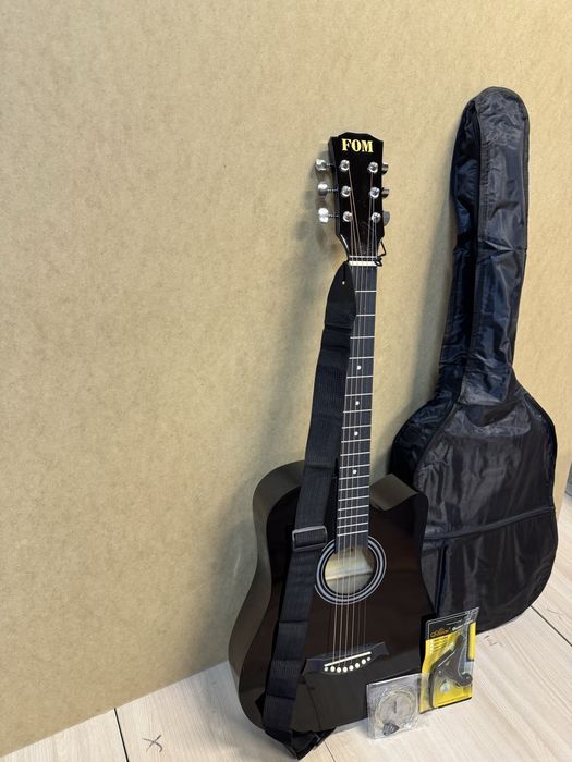 Гитара новая полный комплект