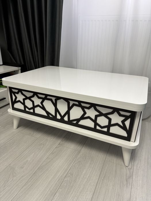 Masă pliabilă extensibilă cu 2 sertare – stare foarte bună