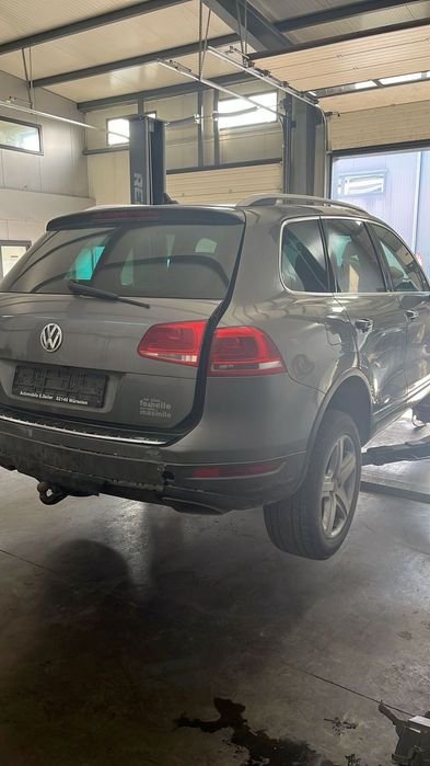 Dezmembram Volkswagen Touareg 3.0 TDI din 2013