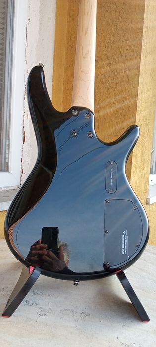 Електрическа бас китара за лява ръка