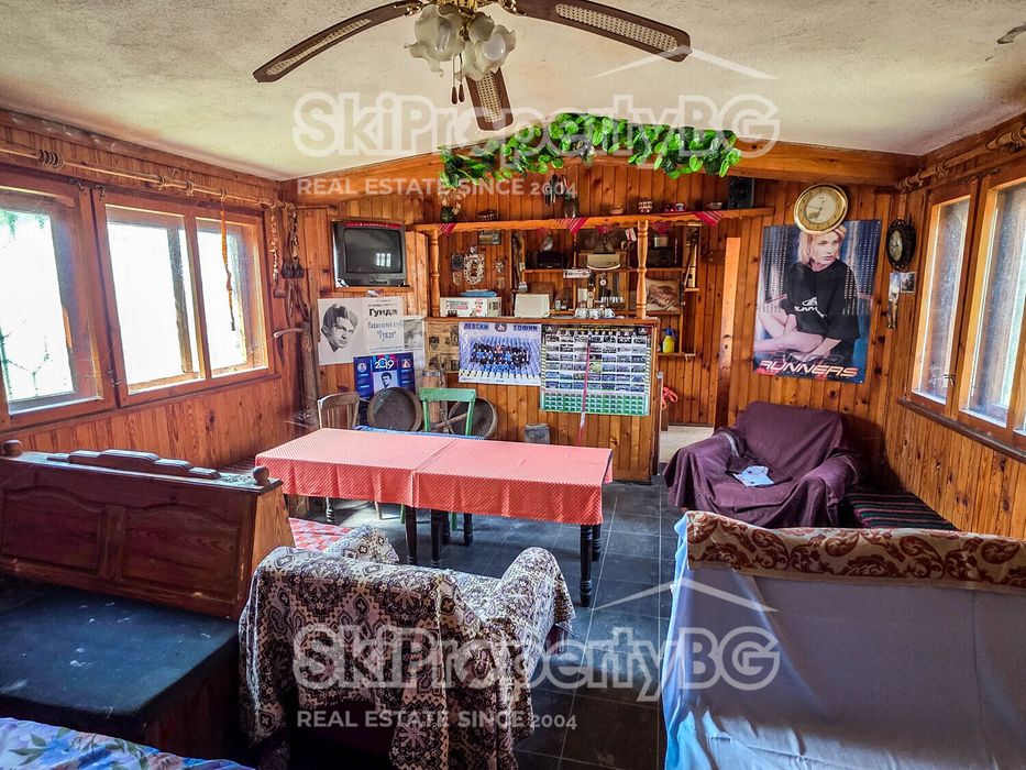 Две къщи с голяма градина в село Райово!