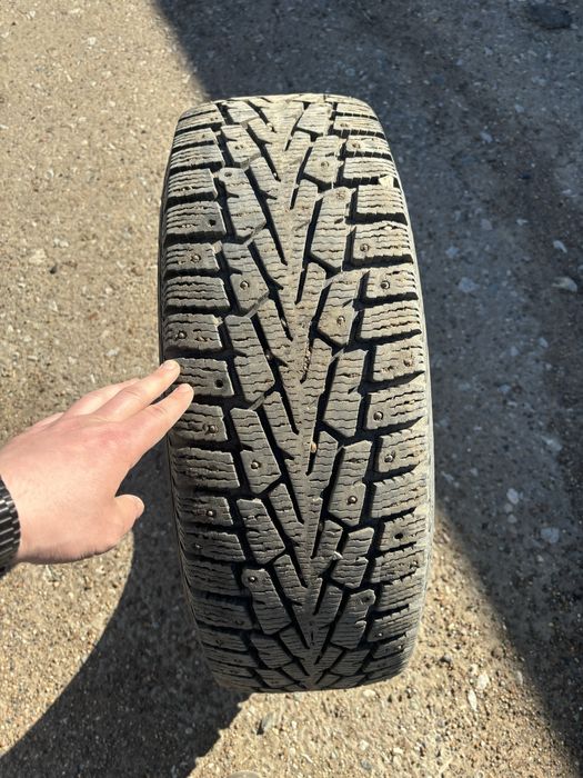 Зимние шины 215/65/16