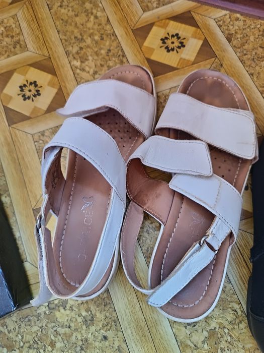 Продам обувь для девочек