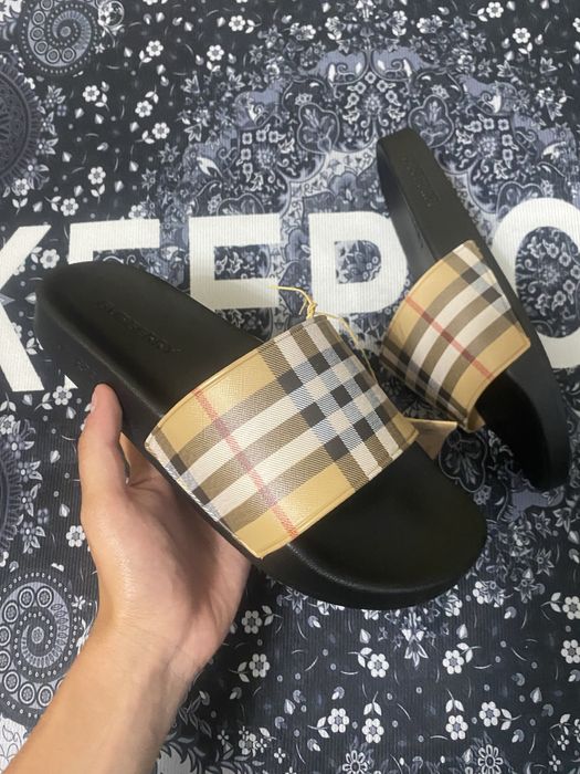Burberry slippers