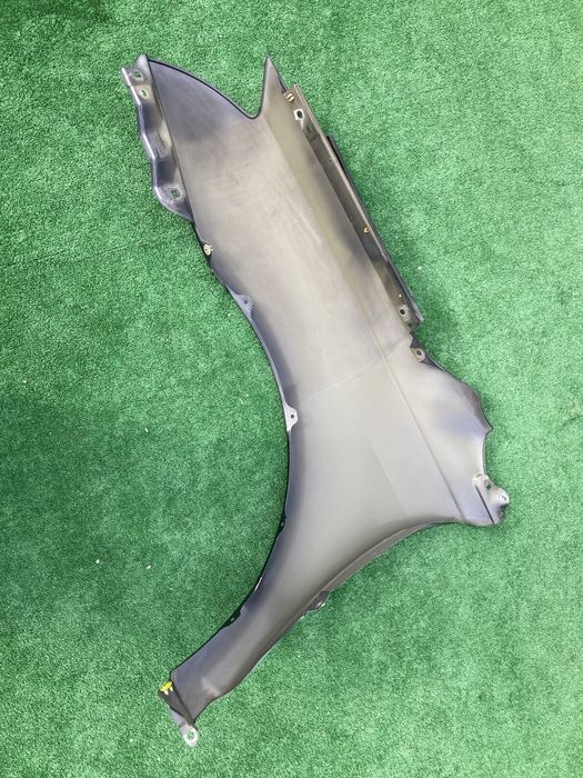 Десен калник за тойота авенсис Фейс/avensis feis T25 06-08г