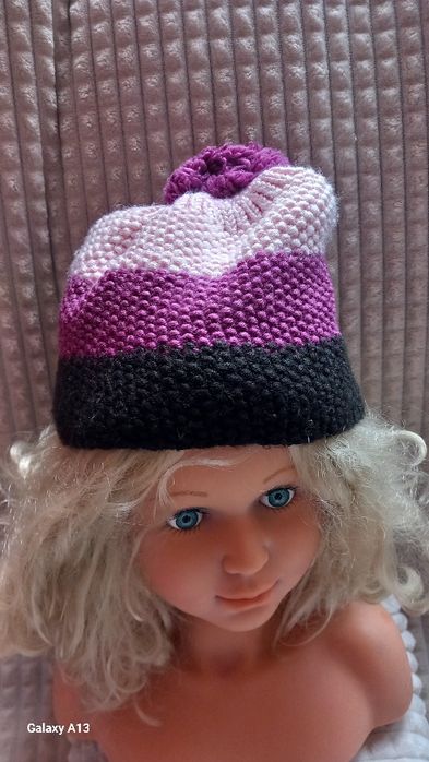 Предлагам красиви плетени детски шапки
