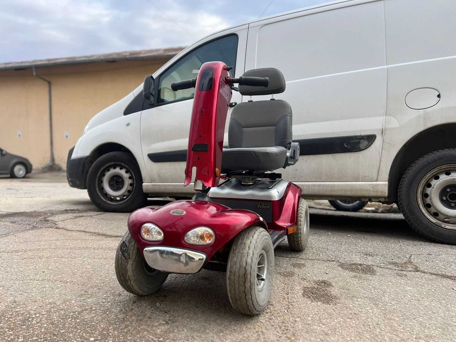 Електрически скутер за възрастни трудно подвижни хора или инвалиди