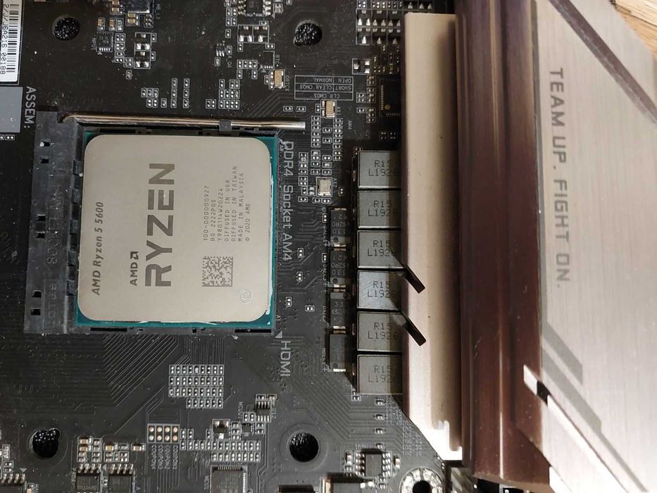 AMD Ryzen 5 5600 + Gigabyte B450i Aorus Pro Wi-Fi