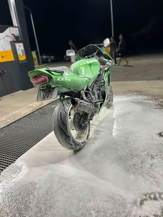 Vând sau schimb Kawasaki zx7r