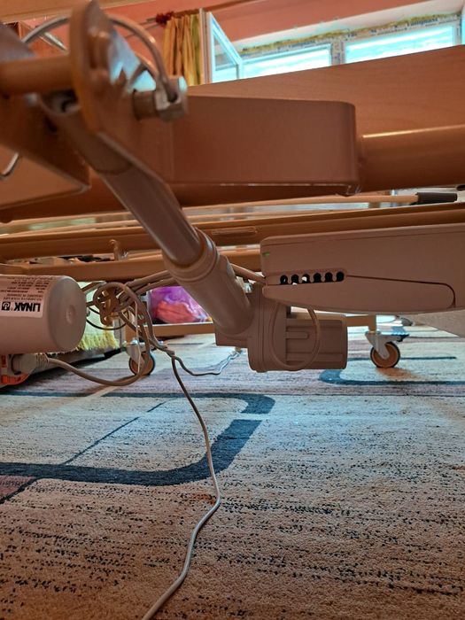 Pat Burmeier electric ingrijire pacieti, cu trei sectiuni, 4 motoare, telecomanda