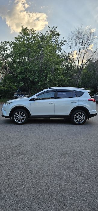 Продам Toyota Rav4