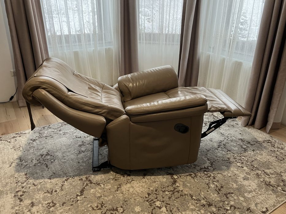 Canapea 3 locuri + 2 fotolii din piele naturala