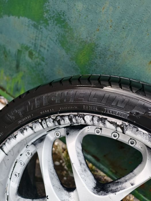 Set Genți cu cauciucuri Michelin 225/40/18