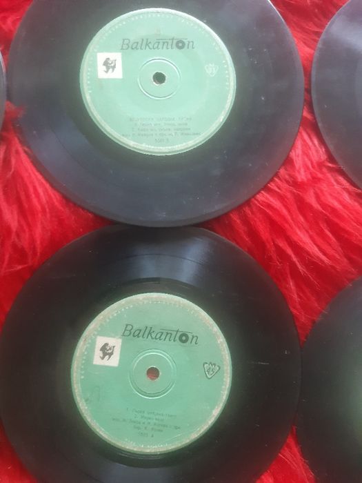 Стари грамофони плочи от едно време