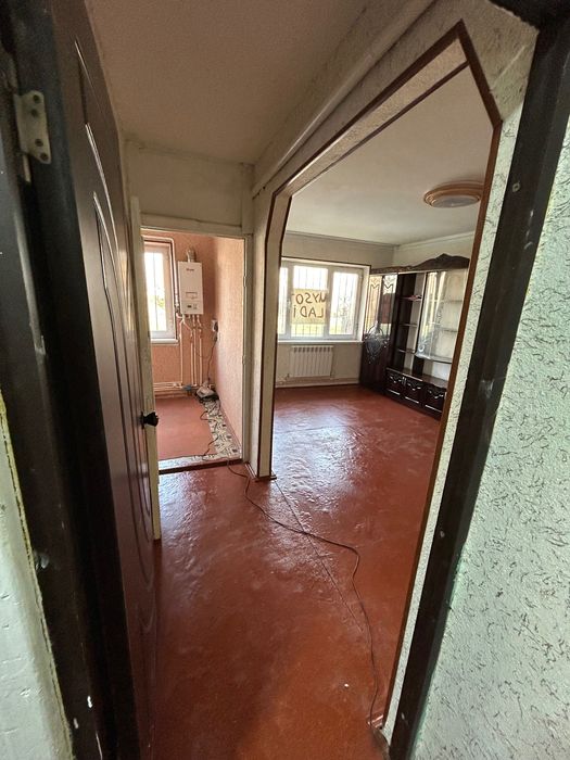 Шошилинч уй сотилади. Бекобод ш 12 даха 2х Кв