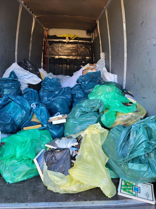 Servicii Debarasare mobilier si transport marfa