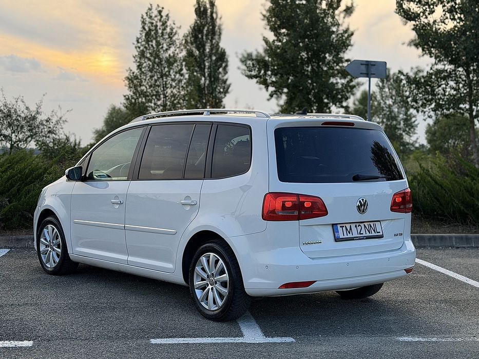 Volkswagen Touran 2.0 TDI 140 CP DSG | Panoramic | Piele | Park Assist | 2012