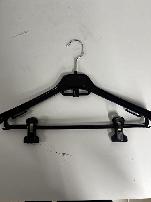 Продается пластиковые вешалки оптом