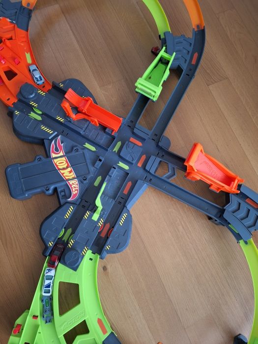 Pista, traseu, joc , masinute Hot Wheels