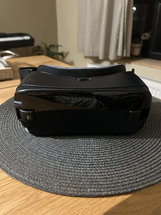 Gear VR (Powered by Oculus Quest)